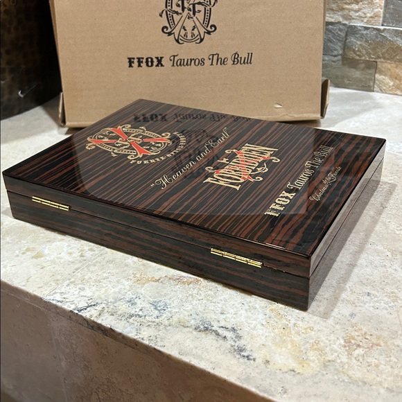 PROMETHEUS FFOX TAUROS THE BULL cigar humidor 2020 Limited Edition Fuente Opus X - Picture 6 of 12